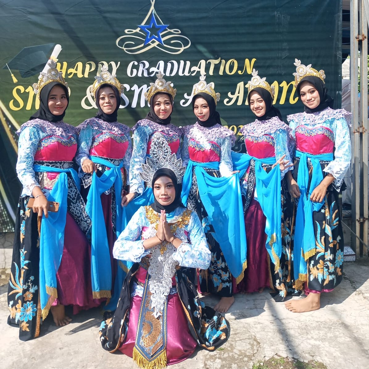Anggota Tari Adat